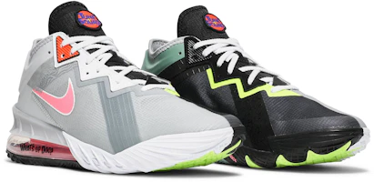 Cheap 耐吉 LeBron 18 Low '兔巴哥 vs 火星人馬文 太空大灌籃' CV7562-005/CV7564-005
