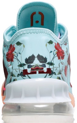 レブロン18 LOW "ミミ プランジ ドーターズフローラル" CV7562-400/CV7564-400 Sizing レブロン18 LOW "ミミ プランジ ドーターズフローラル" CV7562-400/CV7564-400