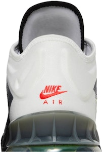 耐克 勒布朗18 低帮 EP 'Air Max 95 Greedy' 配色篮球鞋 CV7564-100 Sizing 耐克 勒布朗18 低帮 EP 'Air Max 95 Greedy' 配色篮球鞋 CV7564-100