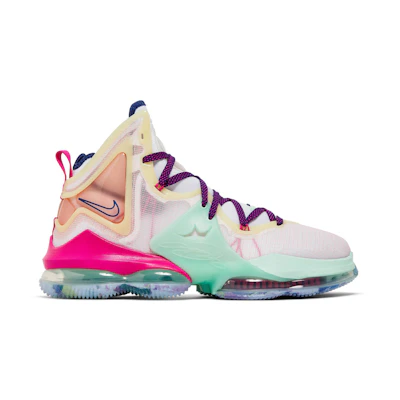 Nike LeBron 19 'Valentine's Day'