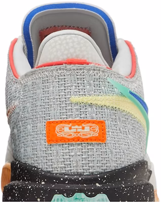 Nike LeBron 20 'Pencinta Nike' DJ5423-002 Sizing Nike LeBron 20 'Pencinta Nike' DJ5423-002