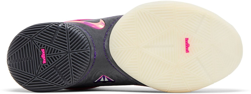 Nike LeBron 22 'Cahaya Hitam' FZ1094-001 Shop Nike LeBron 22 'Cahaya Hitam' FZ1094-001