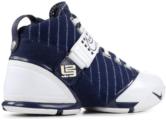 Nike LeBron 5 Yankees 317253-441 Lookbook Nike LeBron 5 Yankees 317253-441