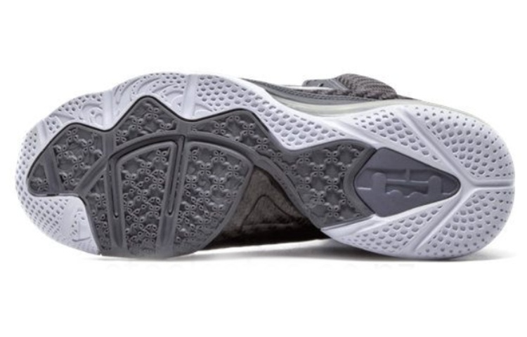 Shop 耐吉 LeBron 9 'Cool Grey' 469764-007