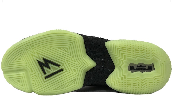 나이키 르브론 앰배서더 13 '이지' (Nike LeBron Ambassador 13 'Yeezy') CQ9329-001 Shop 나이키 르브론 앰배서더 13 '이지' (Nike LeBron Ambassador 13 'Yeezy') CQ9329-001