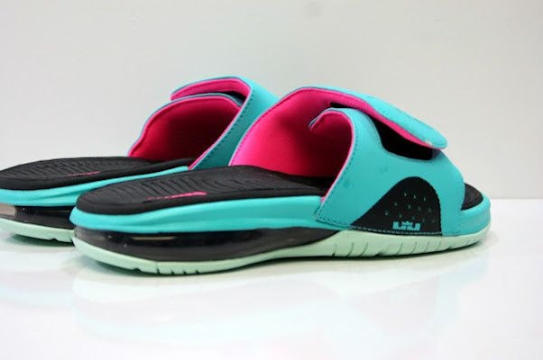 耐吉 LeBron Slide South Beach 487332-400 Lookbook 耐吉 LeBron Slide South Beach 487332-400