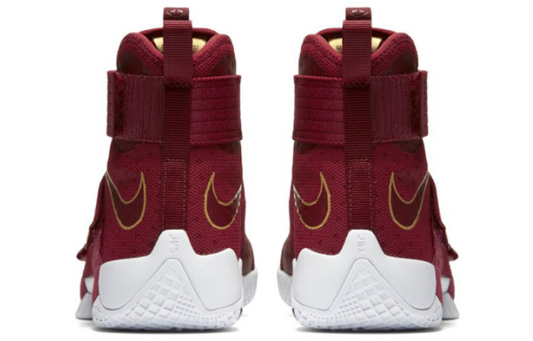Shop Nike LeBron Soldier 10 ''Christ the King'' Schoenen 844374-668