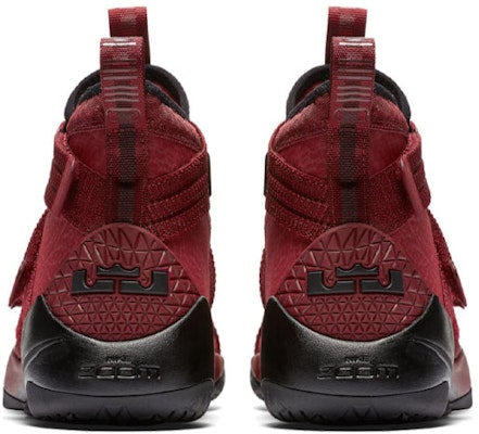 나이키 르브론 솔져 11 SFG '버건디' 🏀 897646-600 Lookbook 나이키 르브론 솔져 11 SFG '버건디' 🏀 897646-600