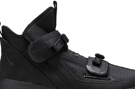 Nike LeBron Soldier 13 SFG 'Black Out' Hitam AR4225-005/AR4228-005 Order Nike LeBron Soldier 13 SFG 'Black Out' Hitam AR4225-005/AR4228-005