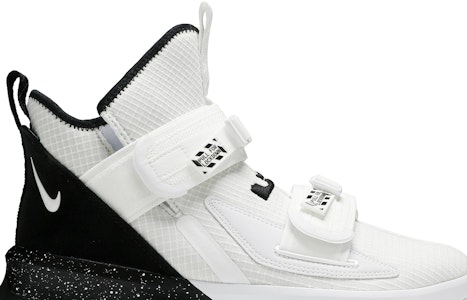 Nike LeBron Soldier 13 SFG TB 'Putih Hitam'. CN9809-113 Order Nike LeBron Soldier 13 SFG TB 'Putih Hitam'. CN9809-113