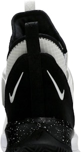 Nike LeBron Soldier 13 SFG TB 'Putih Hitam'. CN9809-113 Sizing Nike LeBron Soldier 13 SFG TB 'Putih Hitam'. CN9809-113