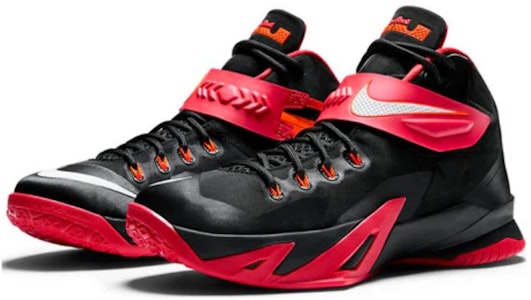 Nike LeBron Soldier 8 'Hitam Merah Universitas' 653641-016 Lookbook Nike LeBron Soldier 8 'Hitam Merah Universitas' 653641-016