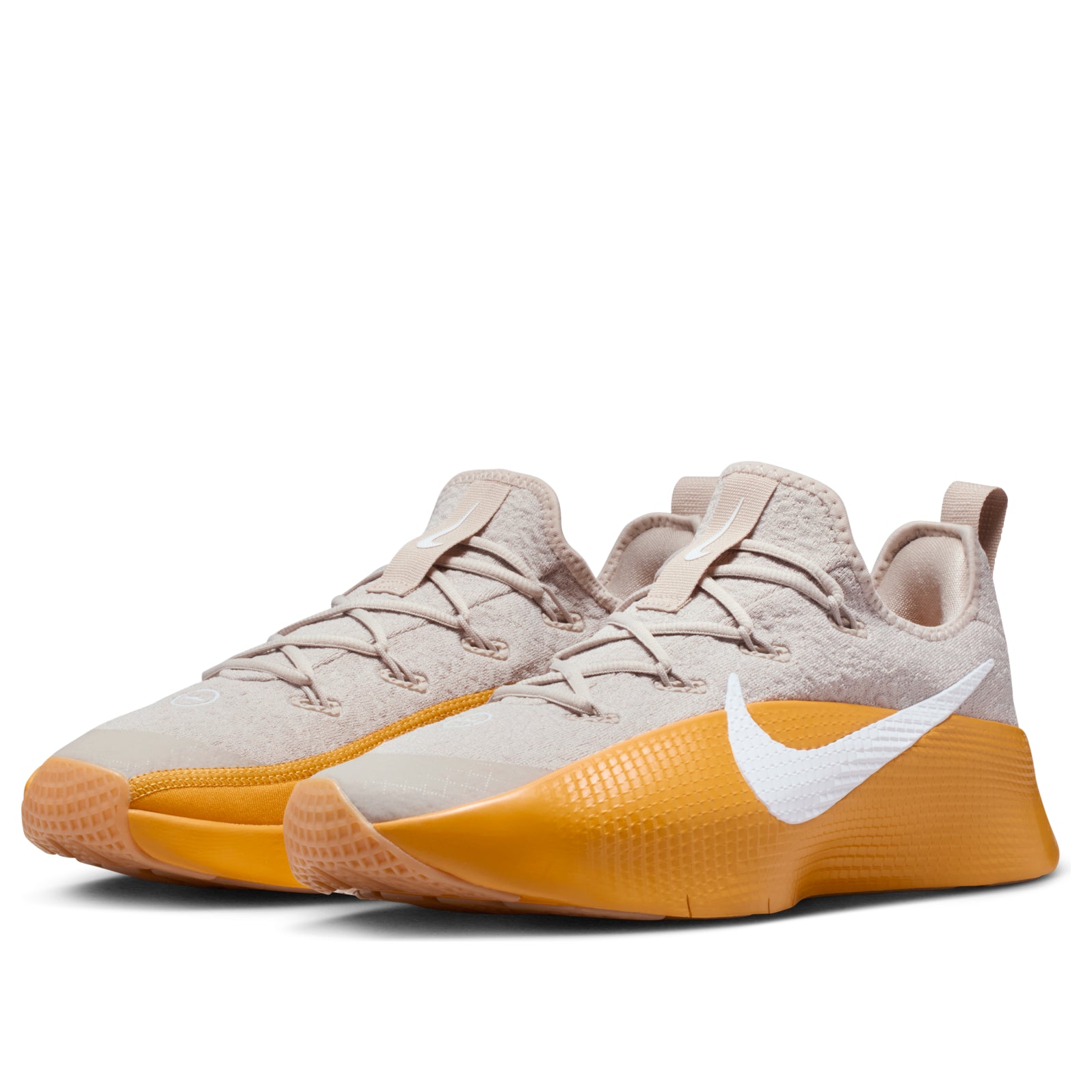 Shop Nike LeBron TR 1 Krim Emas Daun Putih. FJ6151-202