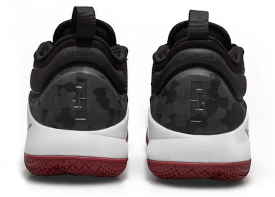 Nike Witness 2 LeBron EP 詹姆斯 中筒 實戰籃球鞋 男款 黑白 國內版 Shop Nike Witness 2 LeBron EP 詹姆斯 中筒 實戰籃球鞋 男款 黑白 國內版