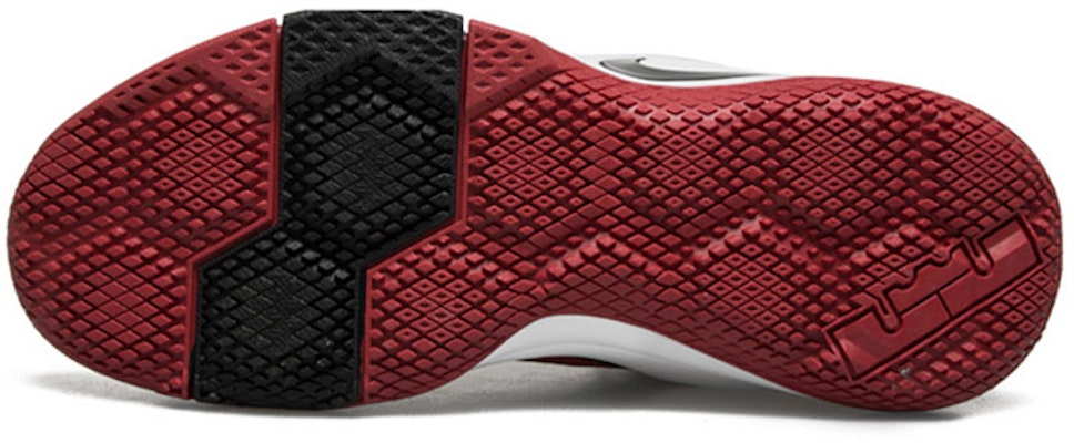 Nike Witness 2 LeBron EP 詹姆斯 中筒 實戰籃球鞋 男款 黑白 國內版 Purchase Nike Witness 2 LeBron EP 詹姆斯 中筒 實戰籃球鞋 男款 黑白 國內版