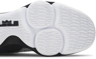 Nike LeBron Witness 4 'Putih Hitam' BV7427-101 Purchase Nike LeBron Witness 4 'Putih Hitam' BV7427-101