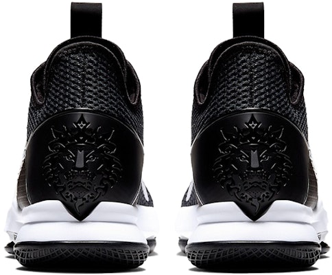Nike Witness 4 Lebron EP 中筒 籃球鞋 男款 黑白 台灣版 Shop Nike Witness 4 Lebron EP 中筒 籃球鞋 男款 黑白 台灣版