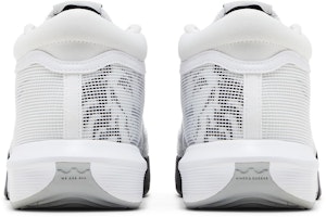 Nike LeBron Witness 8 'Blanco y Gris Humo Claro' FB2239-100 Details for Nike LeBron Witness 8 'Blanco y Gris Humo Claro' FB2239-100