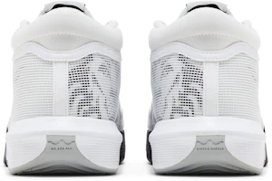 Sizing Nike LeBron Witness 8 ''Weiß Light Smoke Grau'' FB2239-100