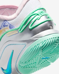 Nike LeBron XXII ‘Currenty’ EP 'Putih Hijau Bersinar' FZ1098-100 Cheap Nike LeBron XXII ‘Currenty’ EP 'Putih Hijau Bersinar' FZ1098-100