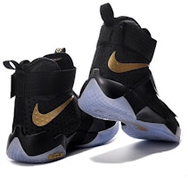 Nike LeBron Zoom Soldier 10 Hitam Emas (Nike iD) 885682-991/885682-993 Lookbook Nike LeBron Zoom Soldier 10 Hitam Emas (Nike iD) 885682-991/885682-993