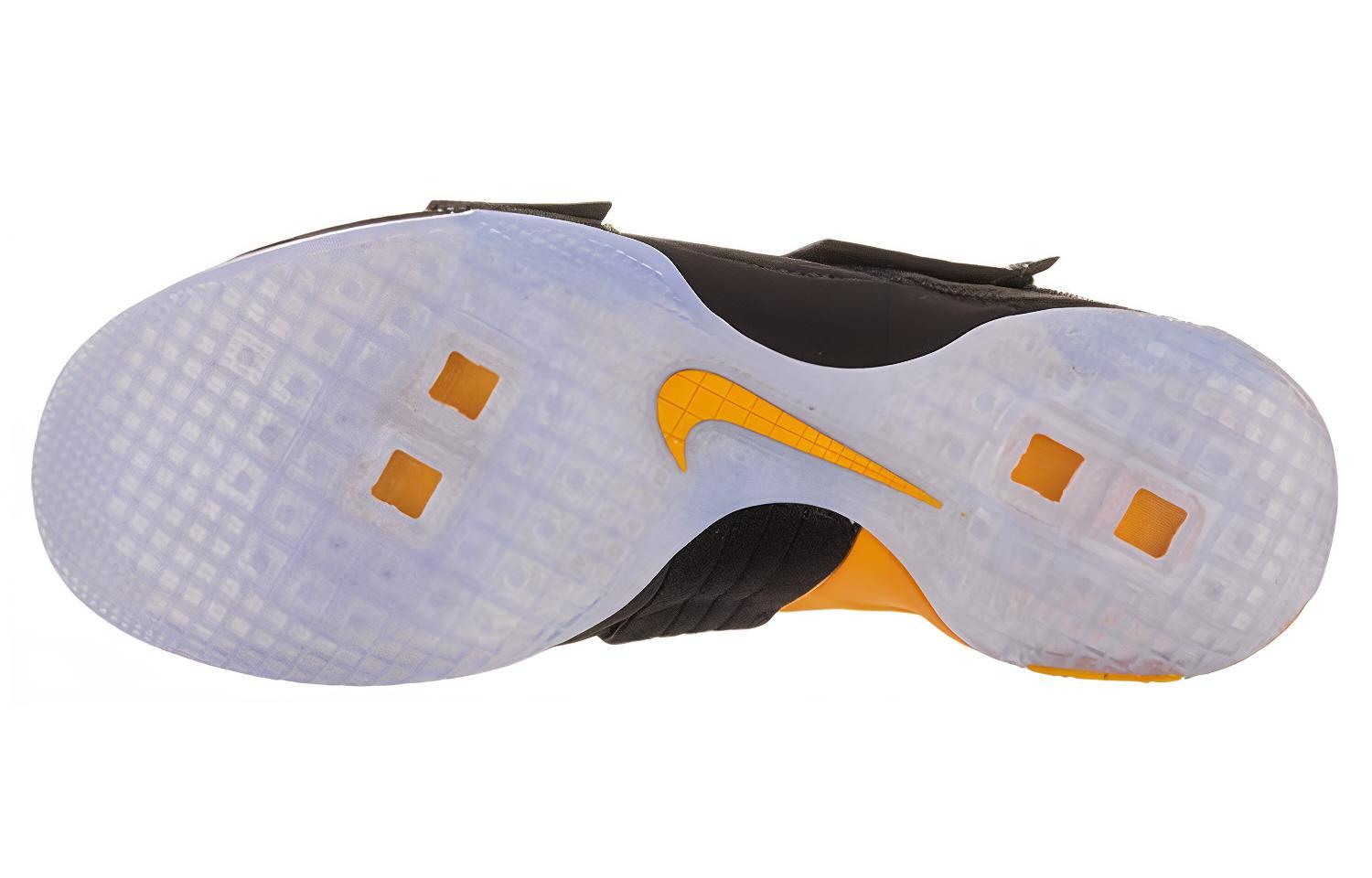 Shop Nike LeBron Zoom Soldier 10 Zwart Uni Goud 844378-007