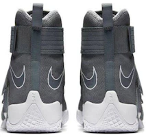 Shop Nike LeBron Zoom Soldier 10 Grau Cool Grey Herren-Sneaker 844374-002