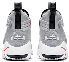 Nike LeBron Zoom Soldier 11 Peluru Perak 897646-007 Shop Nike LeBron Zoom Soldier 11 Peluru Perak 897646-007