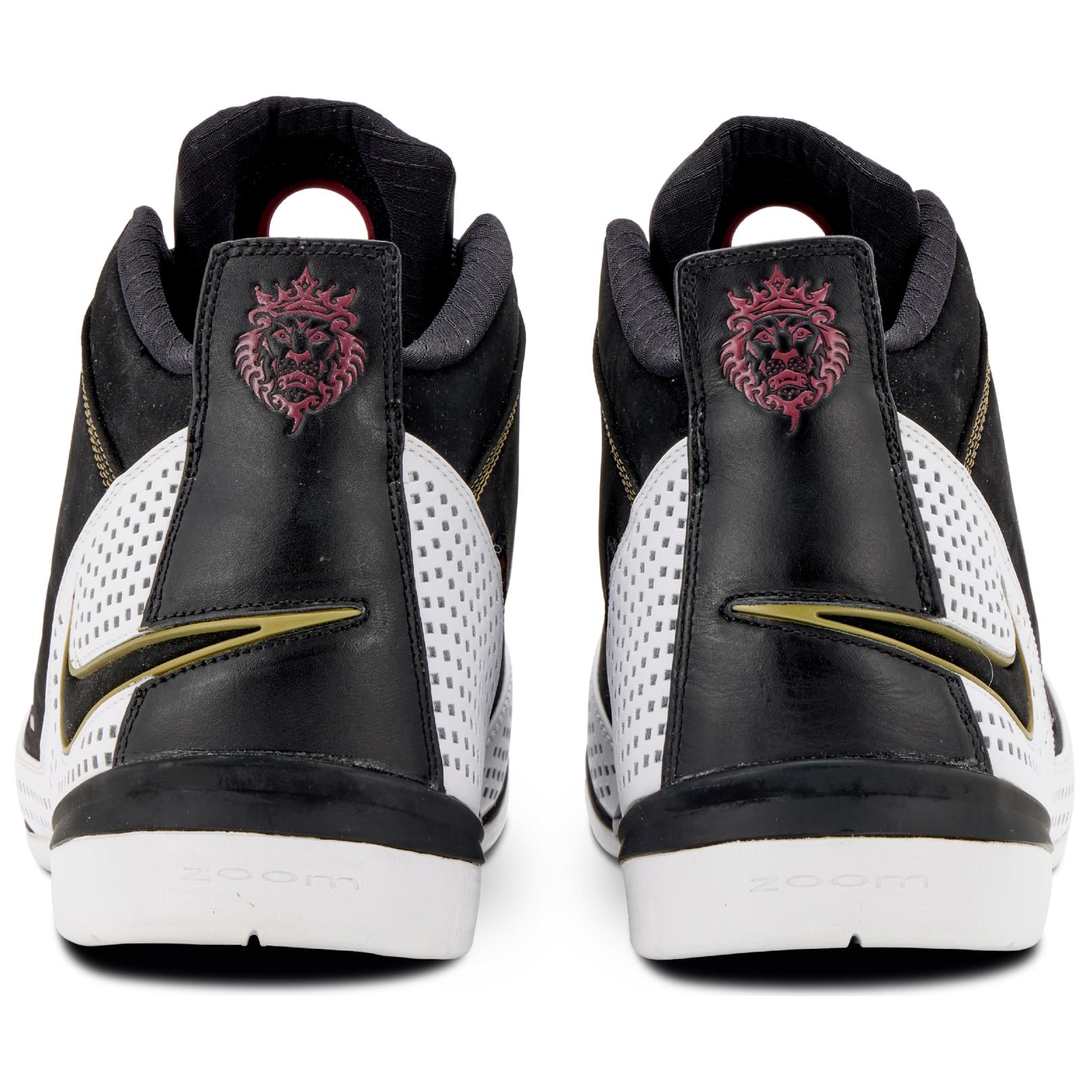 Shop Nike Zoom Soldier 2 季后賽 低筒 復古籃球鞋 男款 白黑