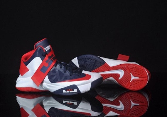 Nike LeBron Zoom Soldier 6 'USA' Sepatu Basket Pria 525015-101 Order Nike LeBron Zoom Soldier 6 'USA' Sepatu Basket Pria 525015-101