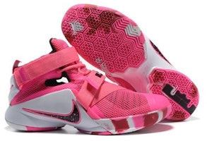 Nike LeBron Zoom Soldier 9 Think Pink Sepatu Basket Wanita 749417-601 Purchase Nike LeBron Zoom Soldier 9 Think Pink Sepatu Basket Wanita 749417-601