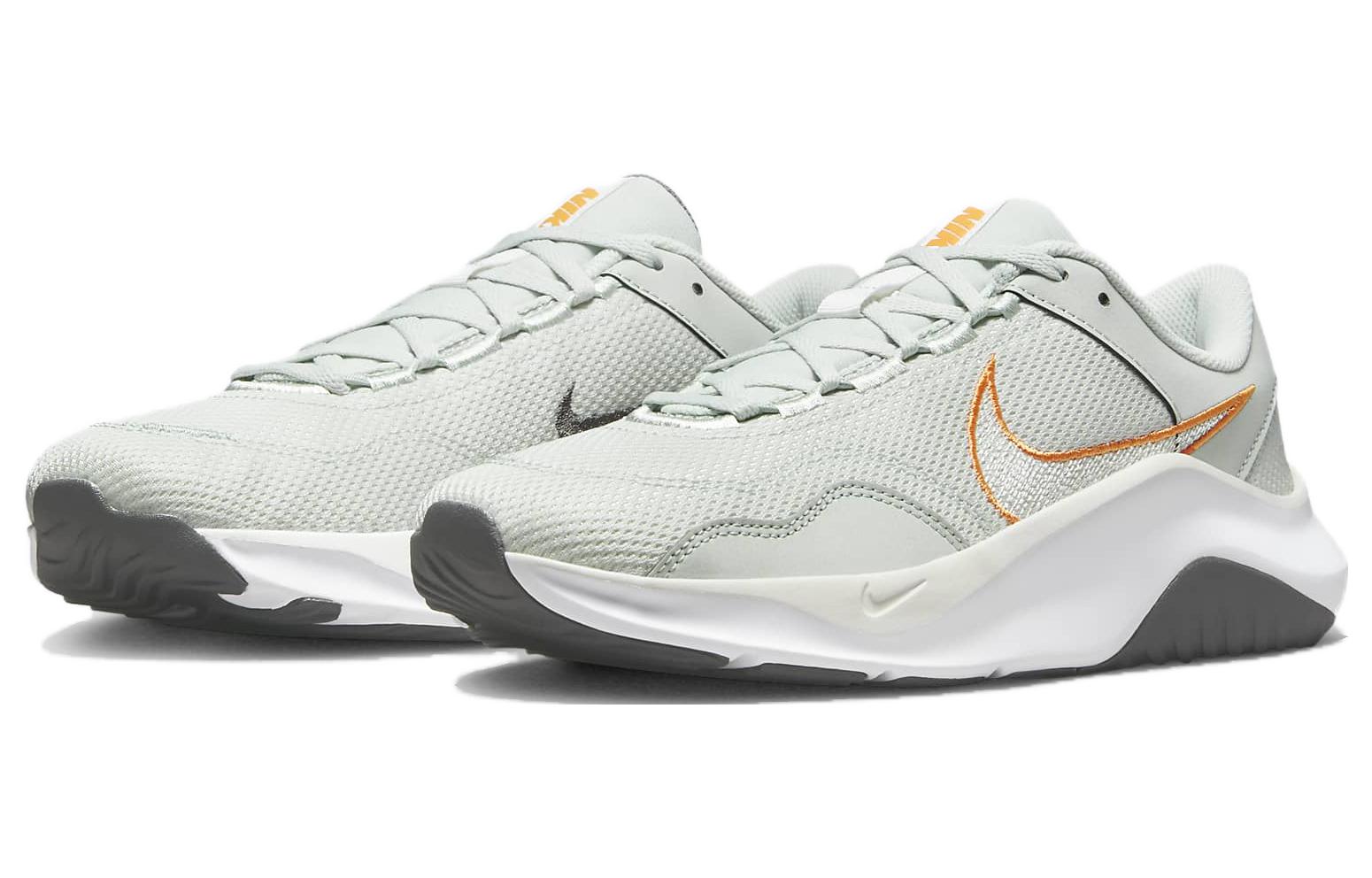 Lookbook ナイキ レジェンド エッセンシャル 3 ネクスト ネイチャー "ライトシルバー/ブライトマンダリン" DM1120-008