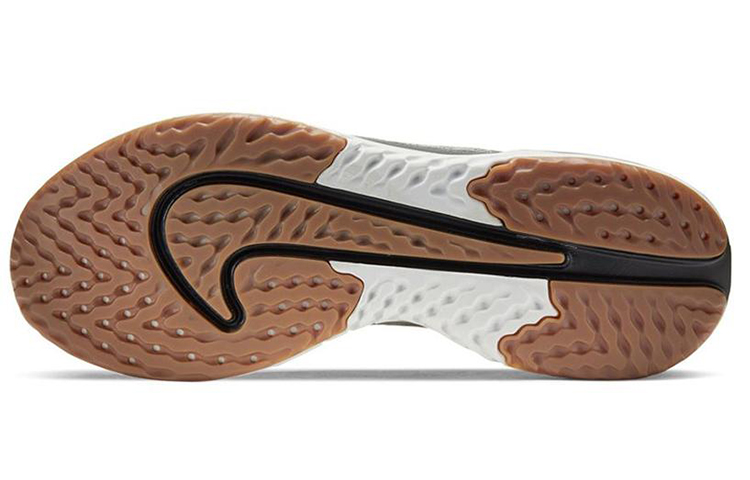 Shop 耐克传奇React 2 '光尘金属铜' AT1368-010