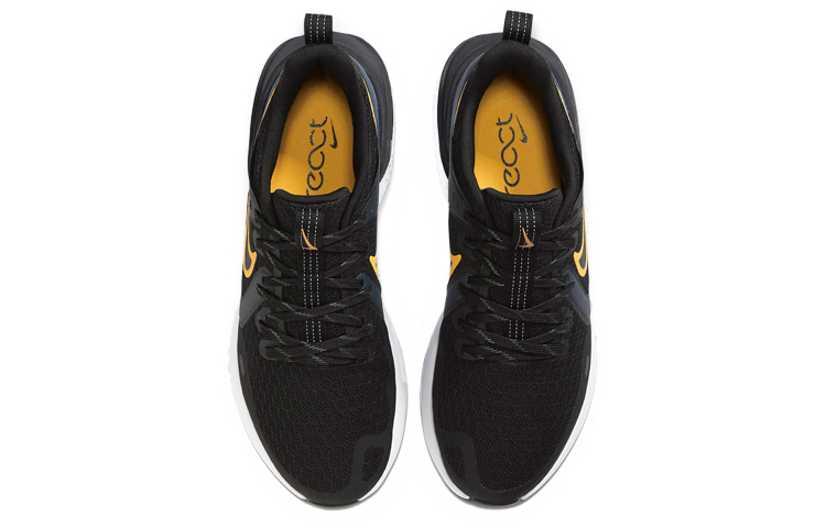 Shop 耐克传奇React 2黑橙色跑鞋 AT1368-009