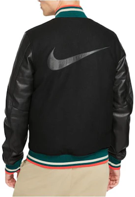 Nike Liverpool Jaket Zip Hitam Logo Cetakan Huruf DD9713-010 Lookbook Nike Liverpool Jaket Zip Hitam Logo Cetakan Huruf DD9713-010