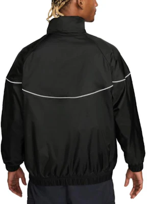 Nike Liverpool Windrunner Loose-Fit Water-Resistant Jacket Night Forrest FZ8680-321 Lookbook Nike Liverpool Windrunner Loose-Fit Water-Resistant Jacket Night Forrest FZ8680-321