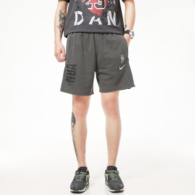 Nike Loose Fit Celana Pendek Abu-abu Cetak Huruf Bernapas CV4419-010 Shop Nike Loose Fit Celana Pendek Abu-abu Cetak Huruf Bernapas CV4419-010