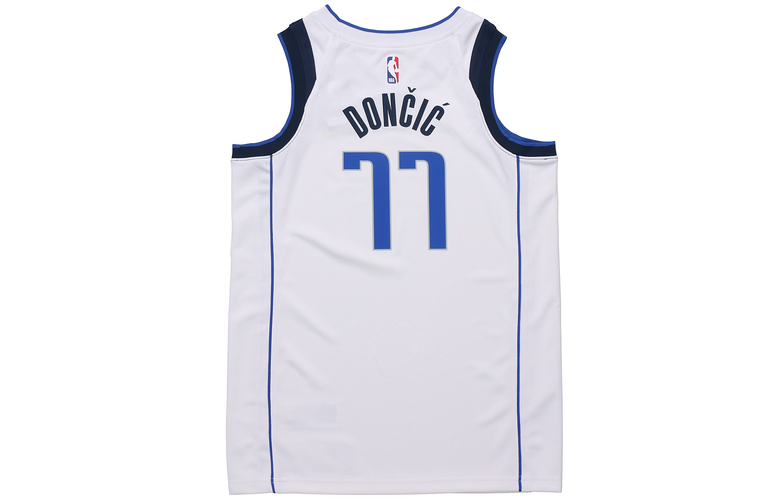 Lookbook Nike Mavericks Luka Doncic Putih Jersey Basket Fan Edition Musim 20-21 CW3588-109