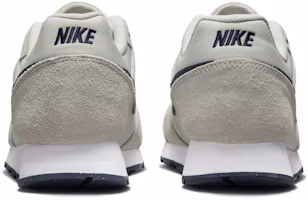 Shop Nike MD Runner 2 ''Light Bone Obsidian'' Uomo/Donna Sneaker 749794-009