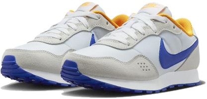 (JR) Nike MD Valiant 'Putih Summit Biru Racer' CN8558-110 Lookbook (JR) Nike MD Valiant 'Putih Summit Biru Racer' CN8558-110
