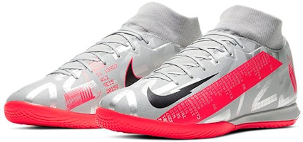 나이키 머큐리얼 슈퍼플라이 7 아카데미 IC '메탈릭 그레이 크림슨' AT7975-906 Lookbook 나이키 머큐리얼 슈퍼플라이 7 아카데미 IC '메탈릭 그레이 크림슨' AT7975-906