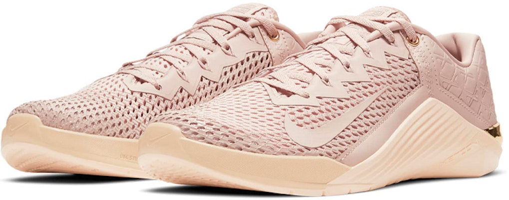 Nike Metcon 6 Premium 'Bare Pink' - Merah Jambu Terang CV1262-222 Lookbook Nike Metcon 6 Premium 'Bare Pink' - Merah Jambu Terang CV1262-222