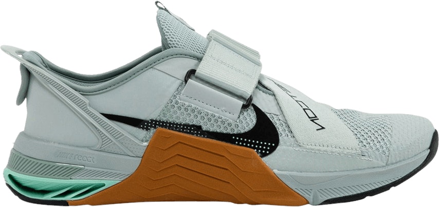 nike-metcon-7-fly-ease-light-silver-desert-ochre