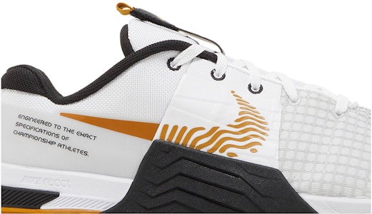 Nike Metcon 8 'Putih Emas Suede' DO9328-100 Order Nike Metcon 8 'Putih Emas Suede' DO9328-100