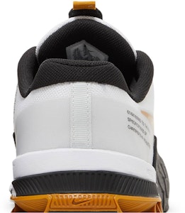 Nike Metcon 8 'Putih Emas Suede' DO9328-100 Sizing Nike Metcon 8 'Putih Emas Suede' DO9328-100