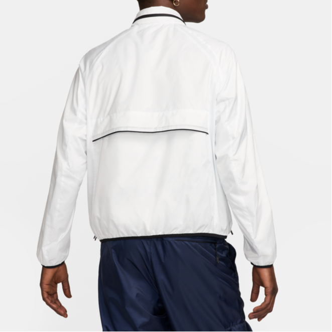 Shop Nike Mountain 白色拼接刺繡Logo舒適外套 FZ8361-121