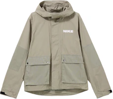 Nike Multi-Pocket Utility Long Sleeve Jacket Light Olive Green DA0078-320 Nike Multi-Pocket Utility Long Sleeve Jacket Light Olive Green DA0078-320