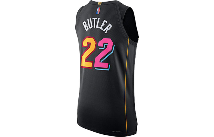 Lookbook Nike NBA 邁阿密熱火隊 Jimmy Butler #22 男款黑色無袖球衣。 DB3637-010