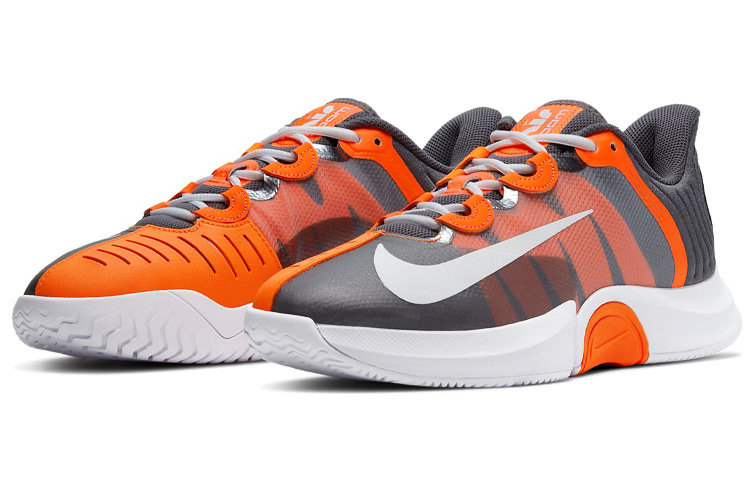 Lookbook ナイキコート エア ズーム GP ターボ メタリックダークグレー/オレンジ CK7513-001