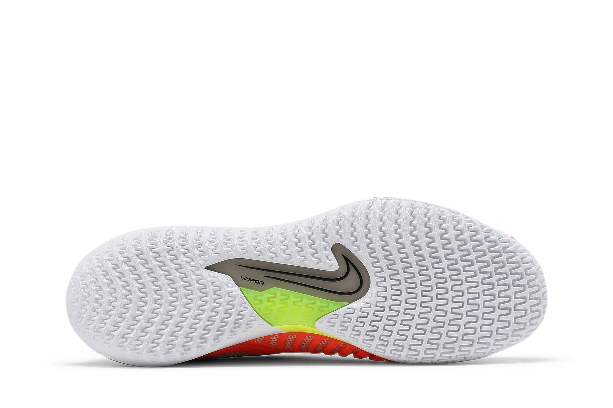 Shop 耐克 NikeCourt React Vapor NXT '超红' CV0724-100